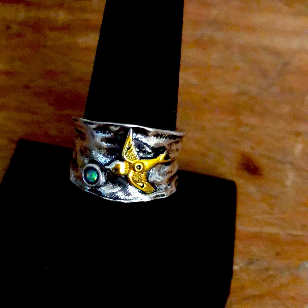 Lovely silver ring with dove in gold and Moonstone chip. Size 8 NWOT